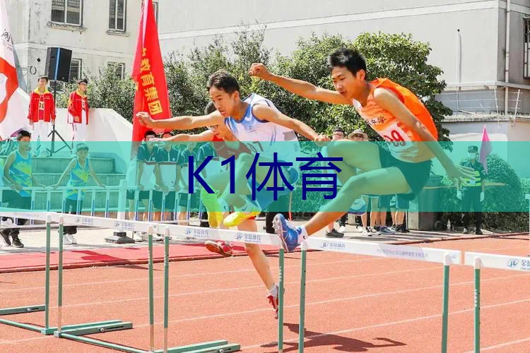 洪金宝拿网球拍打人