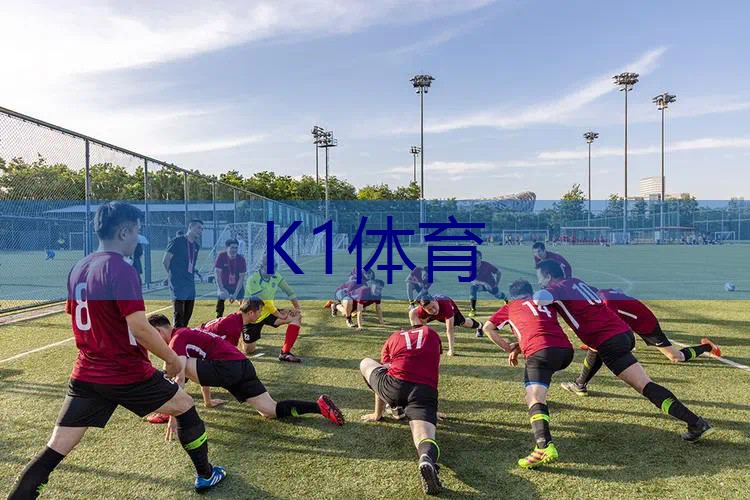 书包怎么放网球拍上面