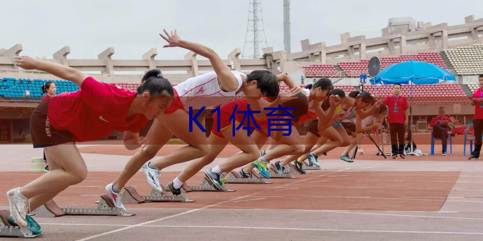 羽毛球和网球拍哪个贵